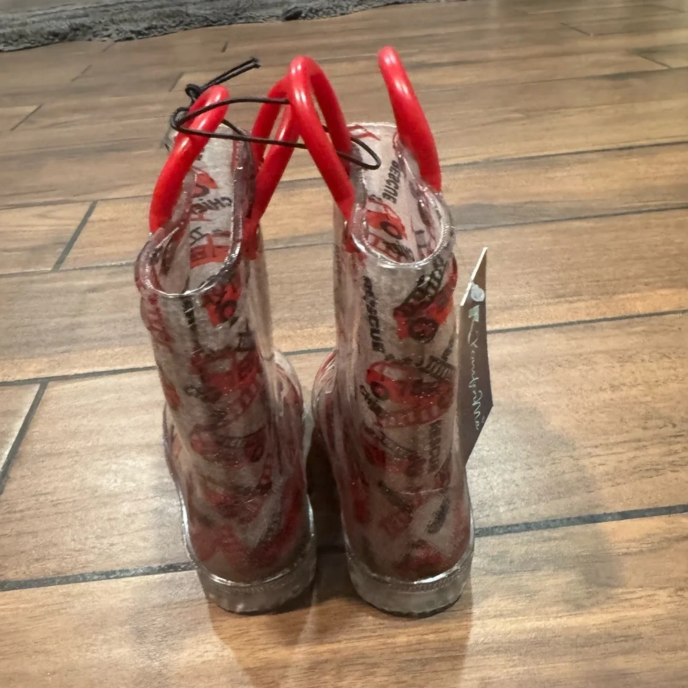 KOMFOR ME Red fire truck light up rain boots size 7